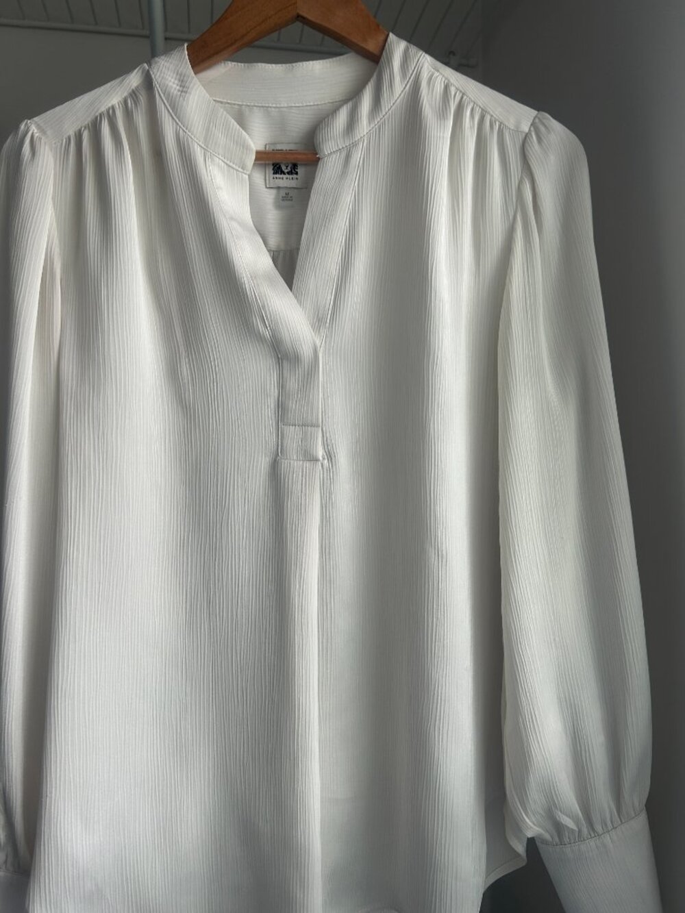 Anne Klein Ivory Textured Split-Neck Blouse — Size M